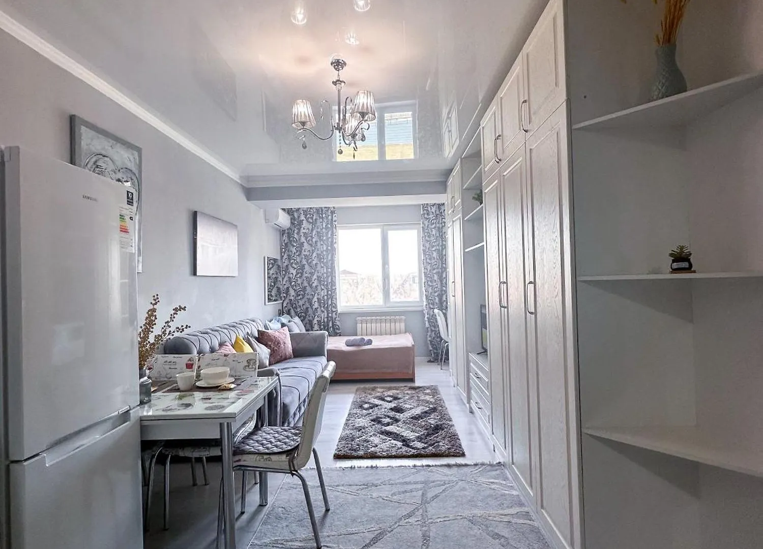 Красивая Студия В 10Мин От Метро Almaty Apartment